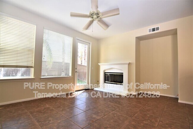 Foto del edificio - 40208 Bellevue Dr