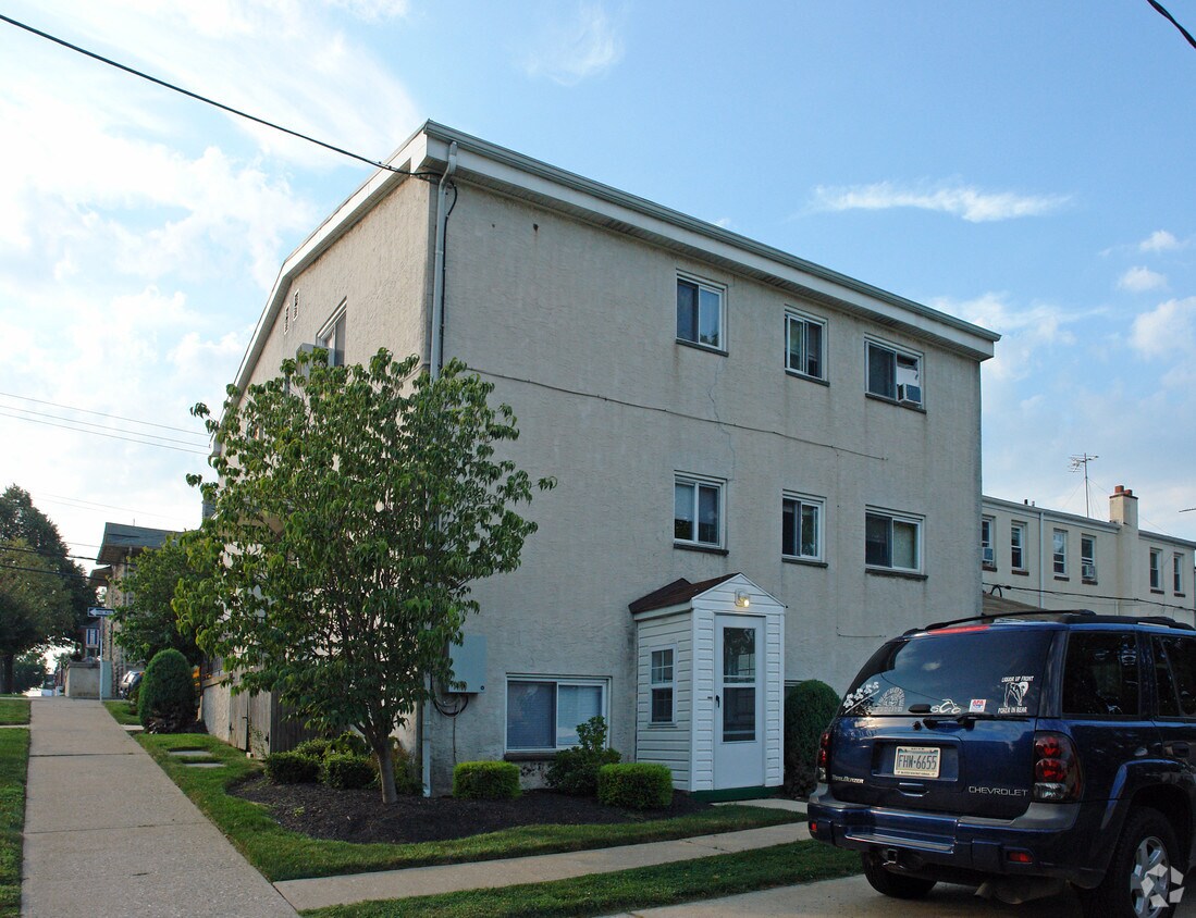 Foto del edificio - Forrest Court Apartments