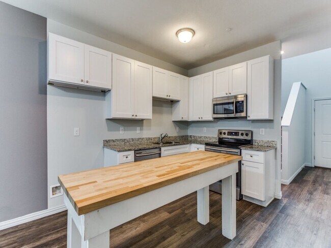 Foto del edificio - 3419 Heritage Ln