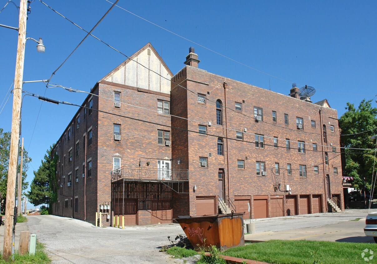 Primary Photo - 131 S 39th St