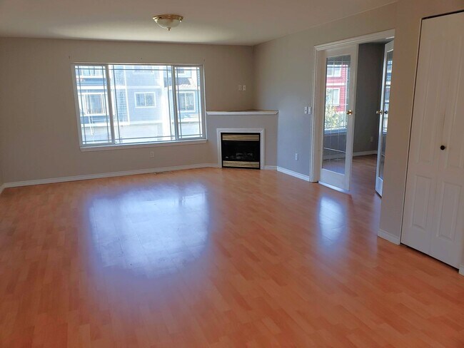 Foto del edificio - Spacious Three Bedroom Available Soon