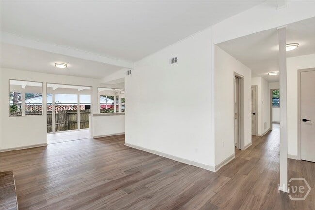 Building Photo - 1317 Halcyon Dr