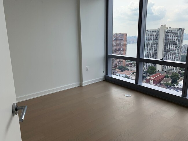 Building Photo - 101 Martha Washington Way Apt #100-39, For...