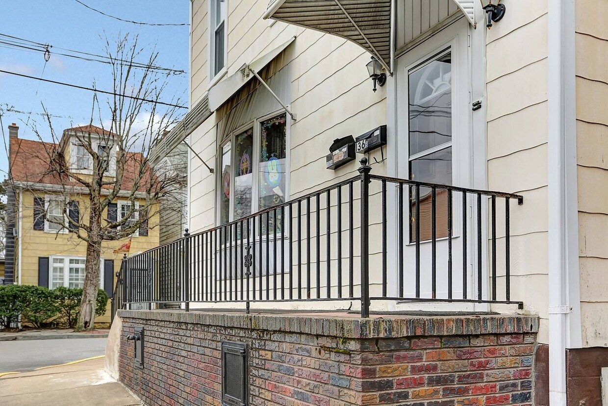 Primary Photo - 136 E Arch St