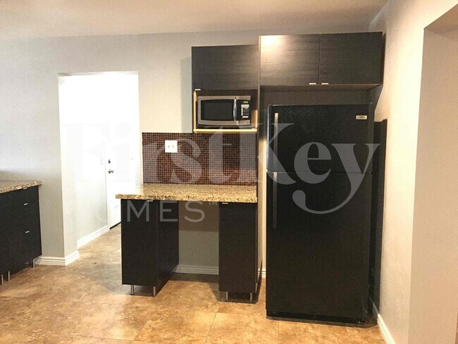 Foto del edificio - 2308 W Orchid Ln