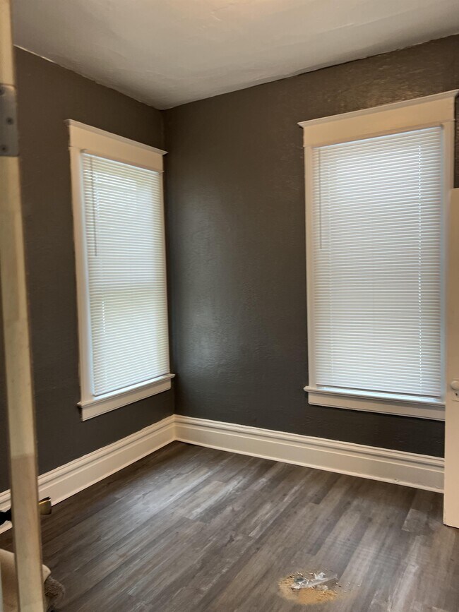 827 W Columbia Terrace, Peoria, IL 61606 House for Rent in Peoria, IL