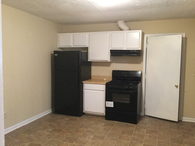 Building Photo - Amazing Ranch Style Home Available For Imm...