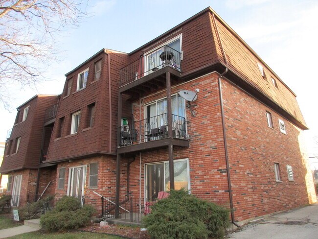Building Photo - 9729 S Ridgeland Ave