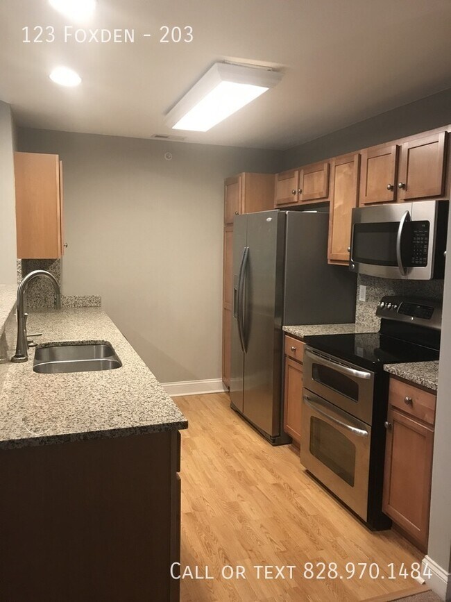 Building Photo - 123 Foxden-203