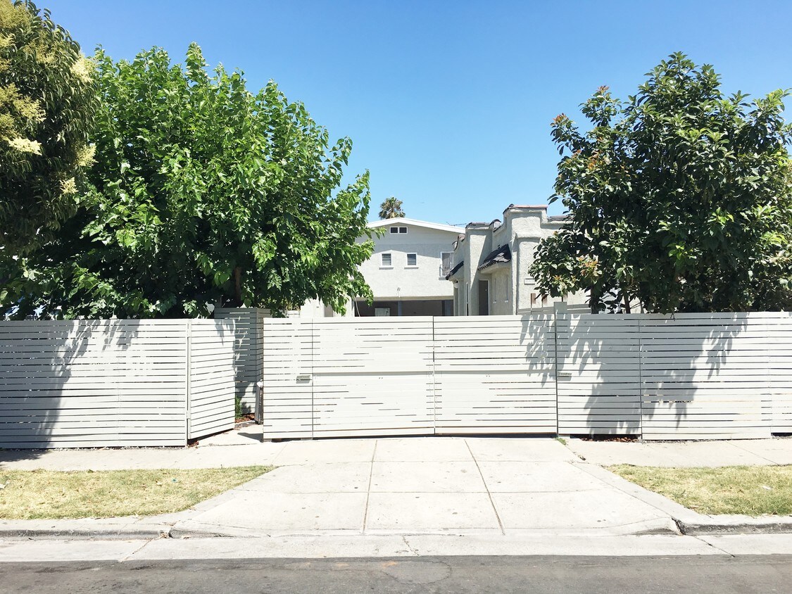 Primary Photo - 2328 Carmona Ave