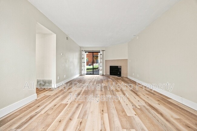 Building Photo - 433 Wright St