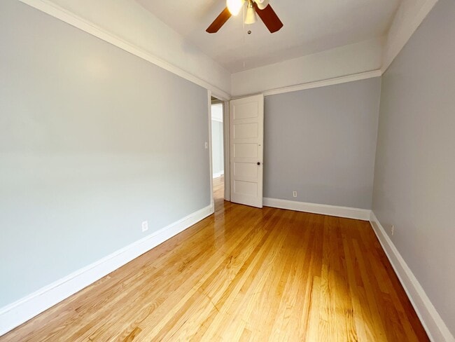 Photo - 817 W Belle Plaine Ave Apartment