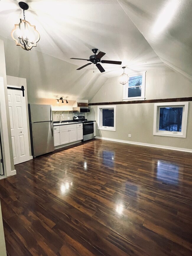 Foto del edificio - 20 N Main St