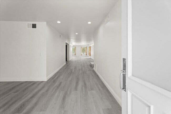 Foto del edificio - 2138 Midvale Ave