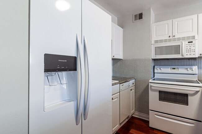 Foto del edificio - 419 W Wellington Ave