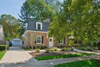 Building Photo - 2741 Lincolnwood Dr