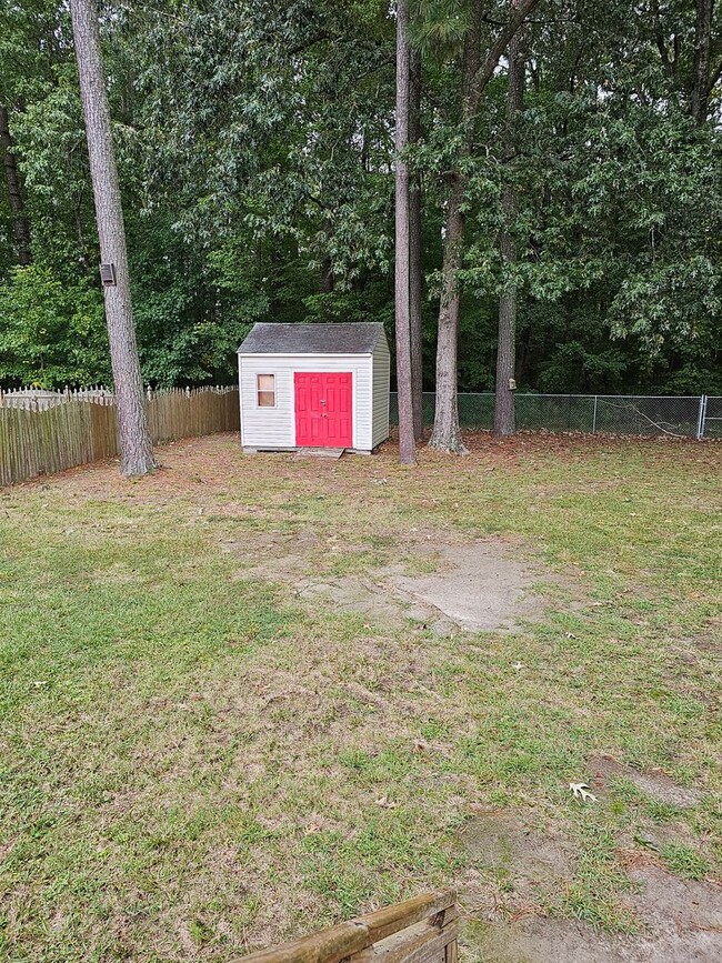 Building Photo - 803 Haskins Dr