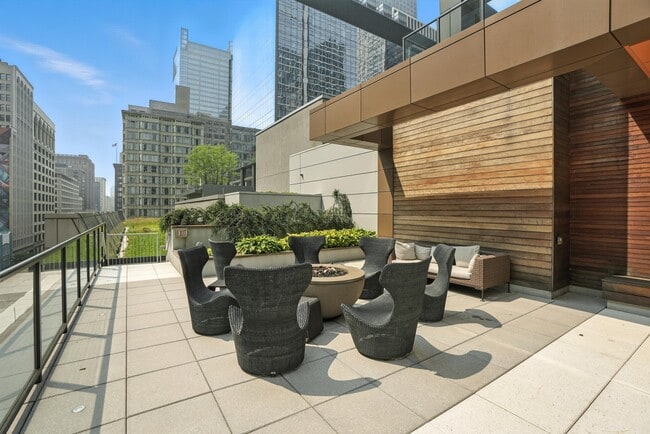 Building Photo - 59 W Randolph St
