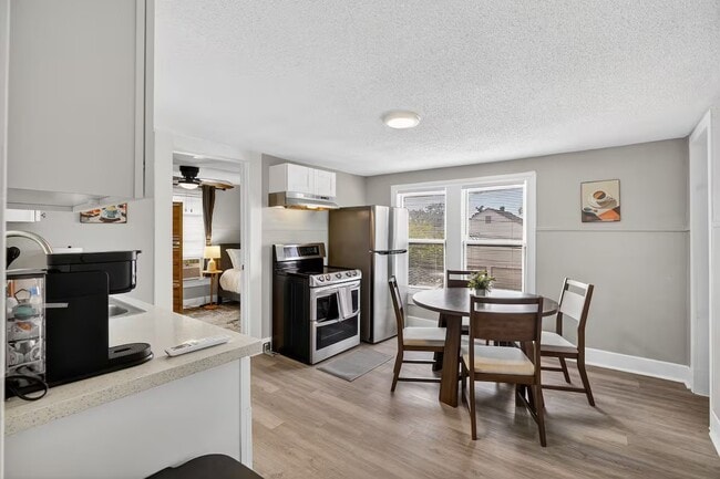 Building Photo - 1401 Collier St