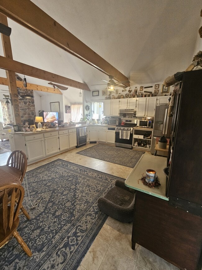 Foto del edificio - 24101 Asbury Dr