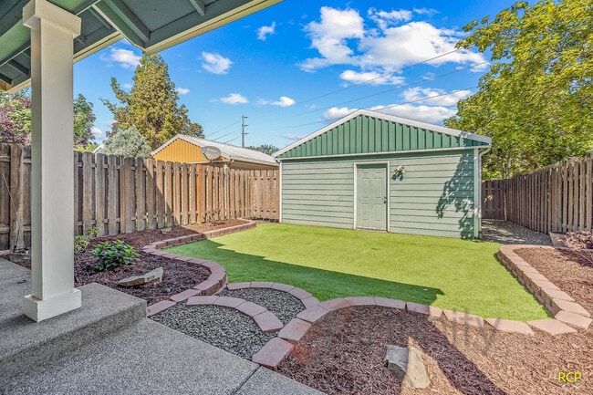 Building Photo - 6997 Northeast Birch Street