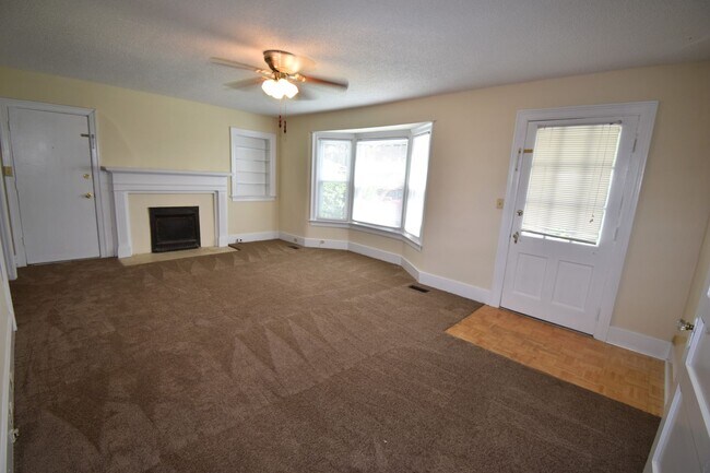 Foto del edificio - Large 2 Bedroom Home For Rent Near Madison Street!