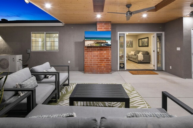 Building Photo - 1648 El Prado Ave