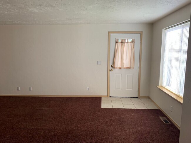 Building Photo - 824eri