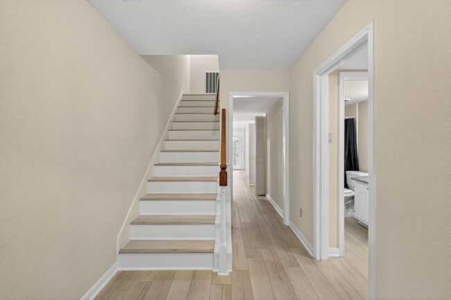 Building Photo - 10351 Briar Forest Dr