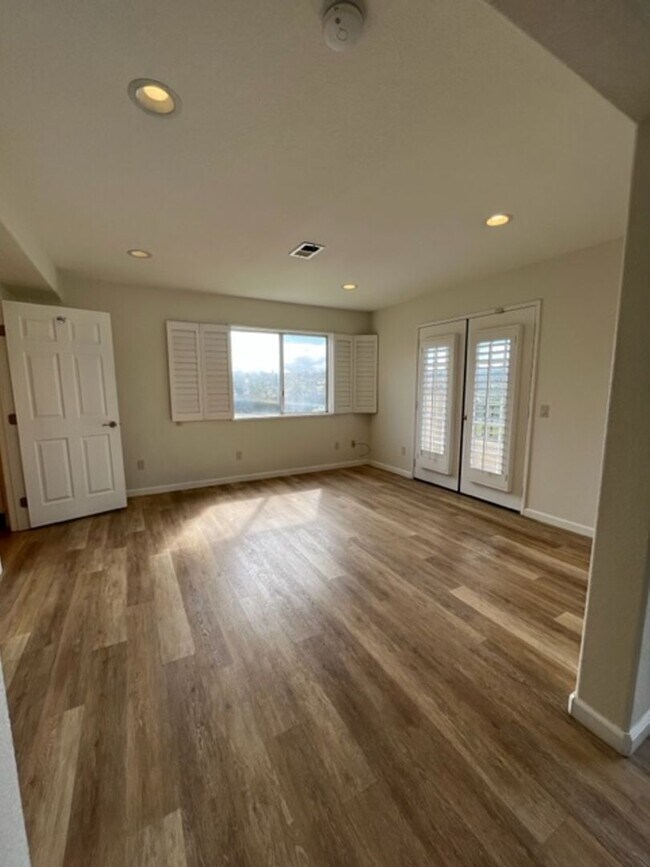 Building Photo - Charming Carlsbad Home for Rent: 2 Beds, 4...