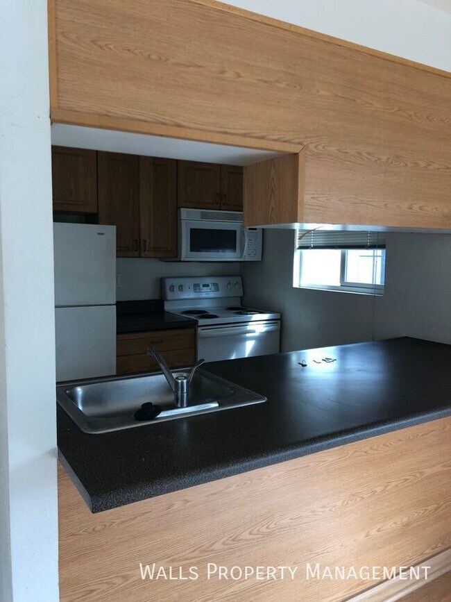 Building Photo - Light Filled Loft in Fremont! - EVN 3