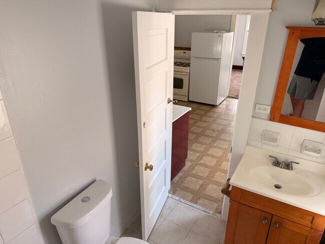 Foto del edificio - 4422 Bridgeview Ave