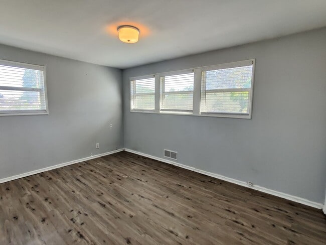 Building Photo - Central Richland Duplex with Full Basement