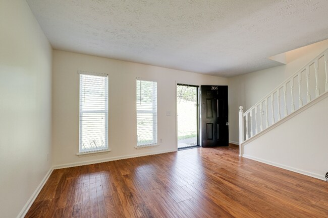 Building Photo - 386 Huntington Ridge Dr