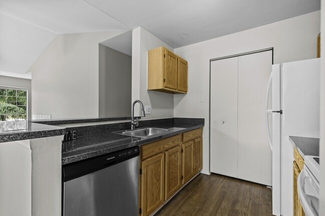 Building Photo - Village Club of Farmington Hills