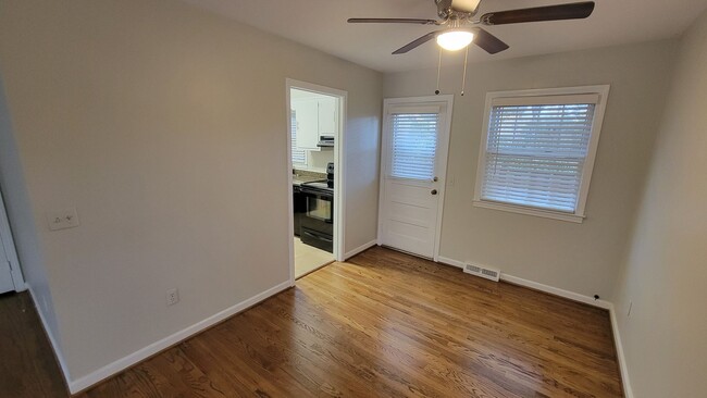 Foto del edificio - 2 Bed, 1.5 Bath Townhome in Greenville is ...