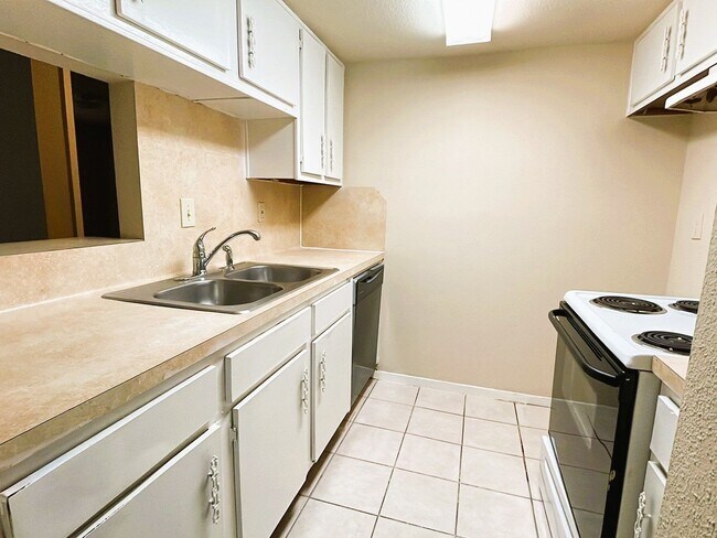 Building Photo - 7200 Clarewood Dr #1805**Ask about our NO ...