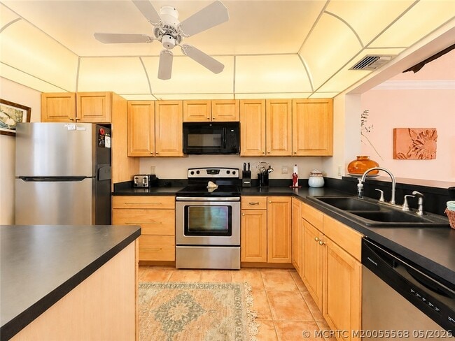 Building Photo - 7440 S Ocean Dr