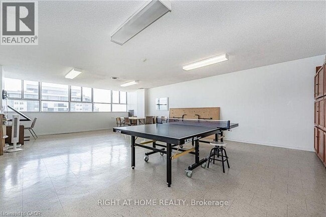 Building Photo - 375 King St N