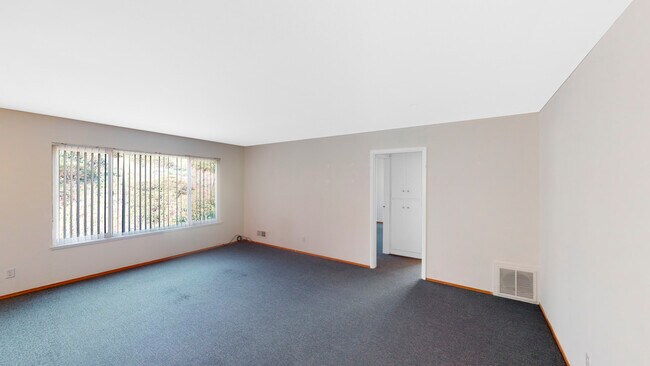 Building Photo - 45 Crestline Dr