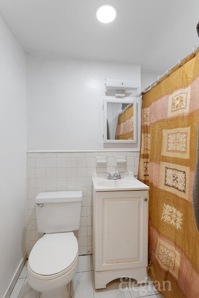 Building Photo - 426 W 46th St