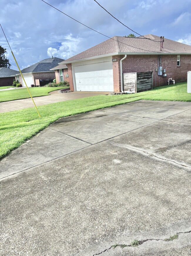 Building Photo - 2121 Coral Creek Dr