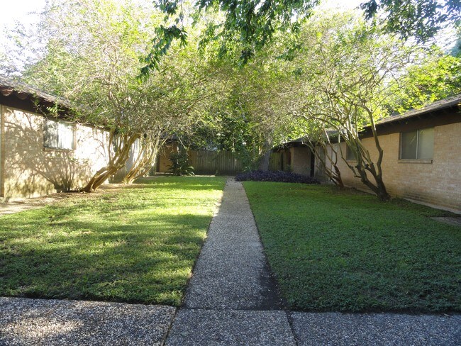 Building Photo - 5821 Dolores St
