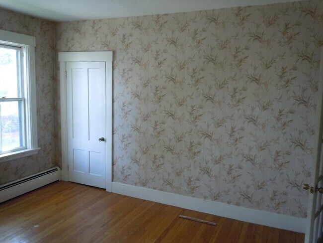 Building Photo - 84 Albee St