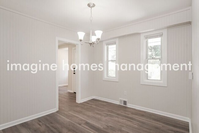 Building Photo - 4 Bed 2 Bath in Irwin!
