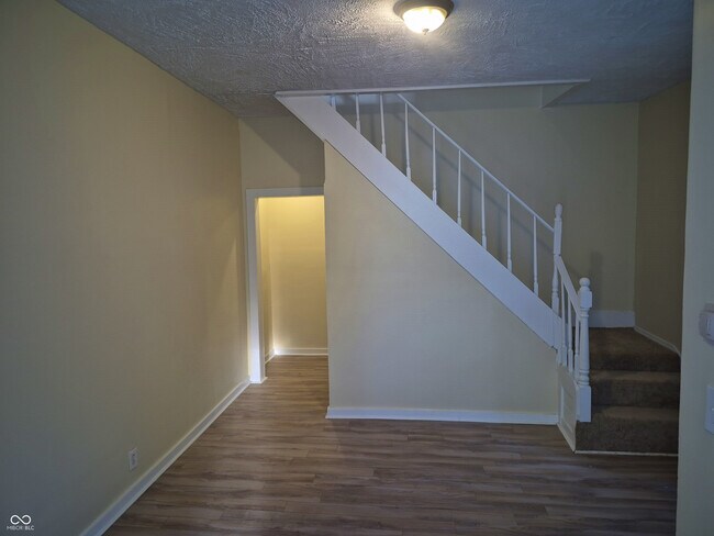 Foto del edificio - 328 N Elder Ave