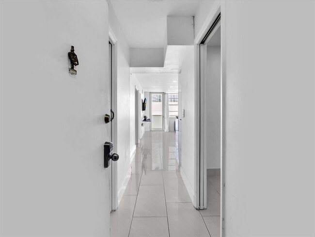Building Photo - 3725 S Ocean Dr