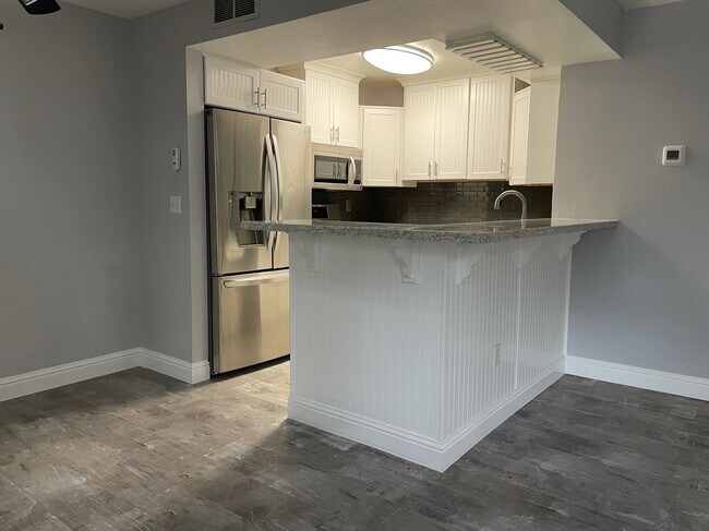 Foto del edificio - 2435 Sycamore Glen Dr