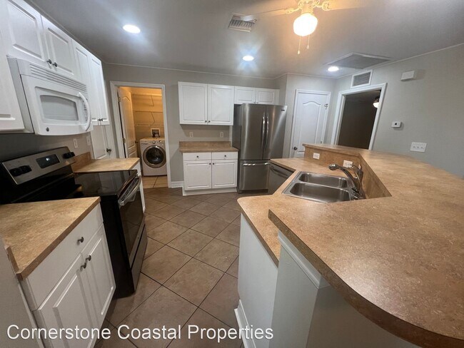 Building Photo - 3 br, 2 bath House - 202 Diplomat Pkwy E