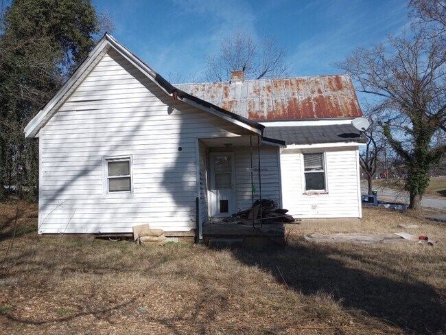 Building Photo - 3 Bedroom in Gray Court